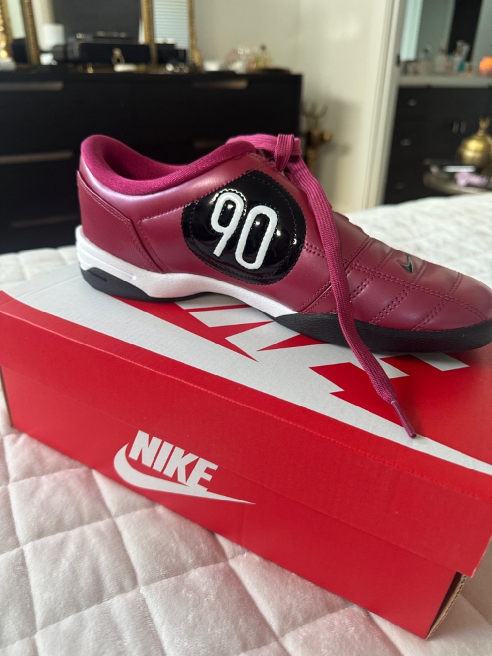 Nike Total 90
Nike Burgundy/Pink '90 Soccer-Inspired Sneaker